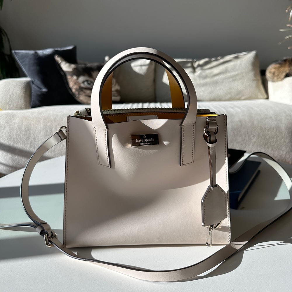 Kate Spade purse with optional Crossbody Strap Ivory & Canary ♠️